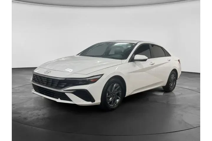 $21047 : Hyundai ELANTRA 2024 SEL 4dr image 10