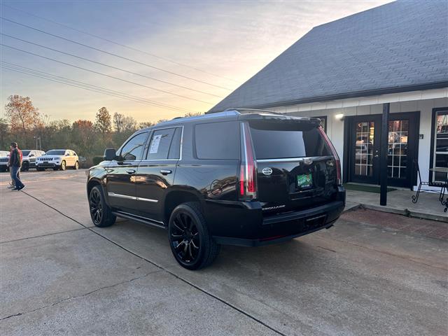 $33695 : 2017 Escalade image 9