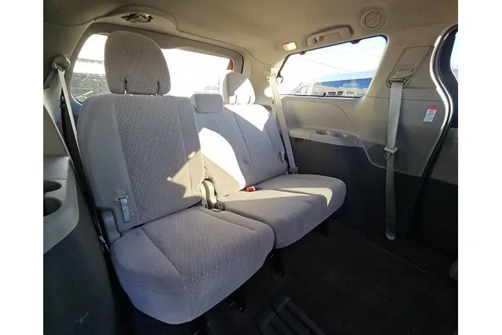 $14995 : 2018 Sienna LE 8-Passenger image 9