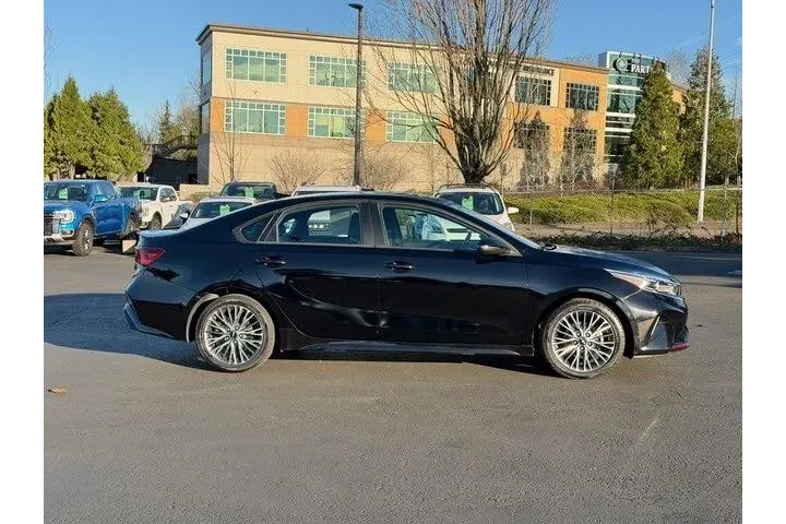 $18977 : Kia Forte 2023 GT-Line 4dr S image 2