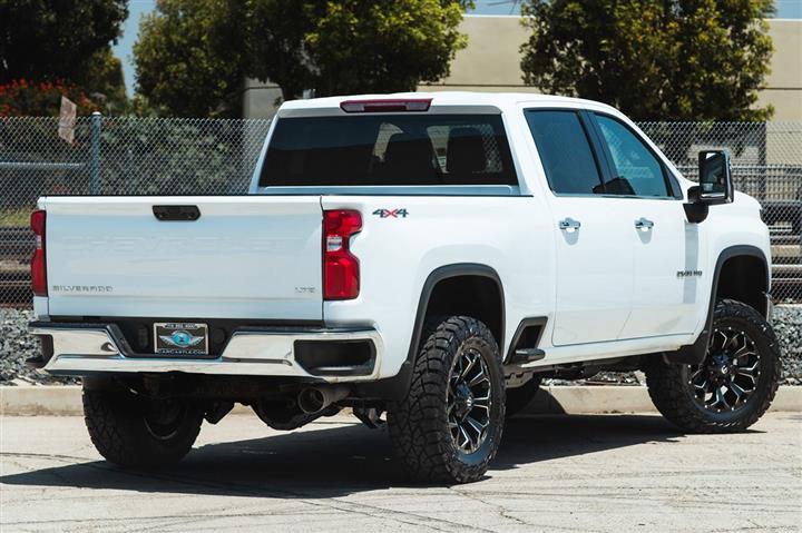 $62999 : 2023 Silverado 2500HD LTZ image 3