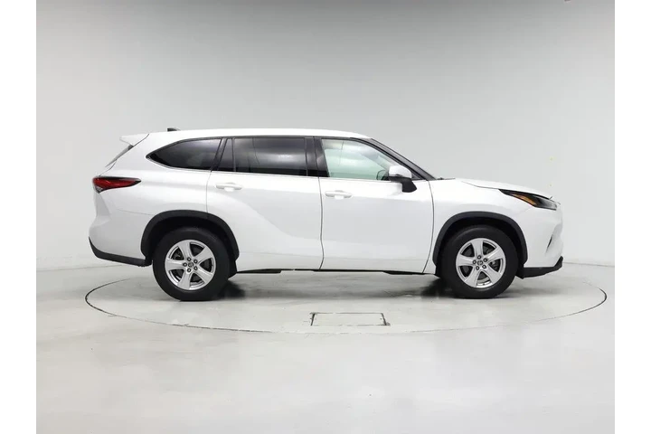 $31998 : Toyota Highlander 2022 LE 4d image 7