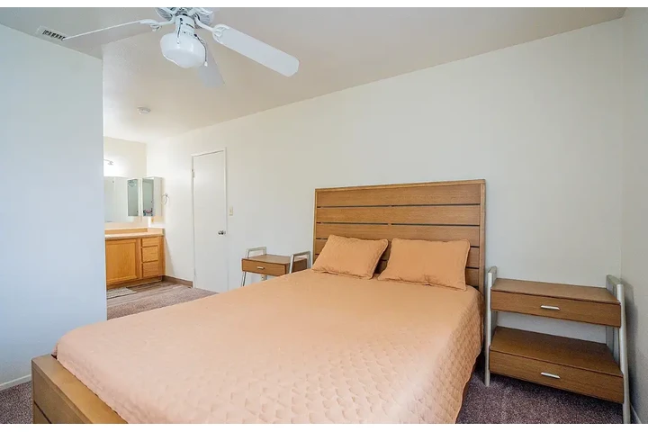 $2500 : 3 bedroom apartment image 3