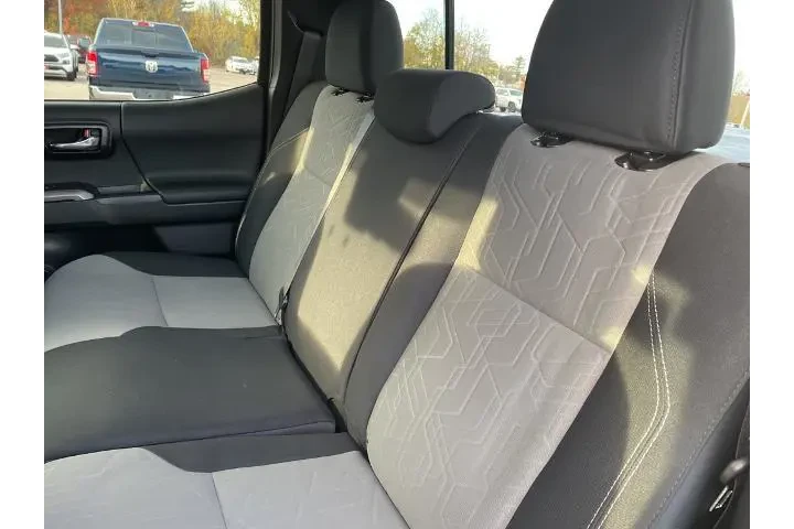 $36075 : Toyota Tacoma 2021 4x4 TRD S image 8