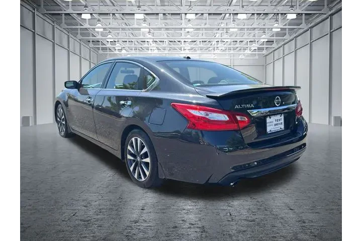 $10097 : Nissan Altima 2017 2.5 SV 4d image 5
