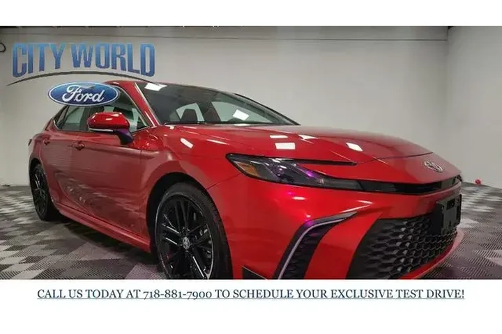 $27998 : Toyota Camry 2025 SE 4dr Sed image 2