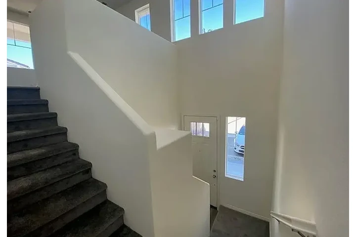 $800 : Spacious 1 bedroom/ 1bathroom image 2
