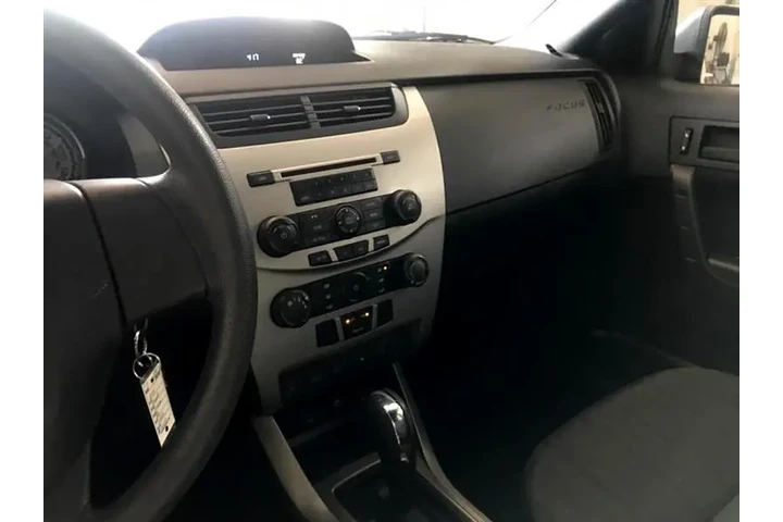 $7000 : 2011 Focus image 7