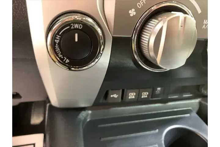 $35789 : Toyota Tundra 2020 4x4 SR5 4 image 9