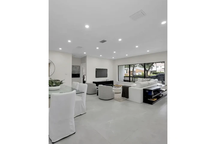 $1500 : HOUSE FOR RENT image 4