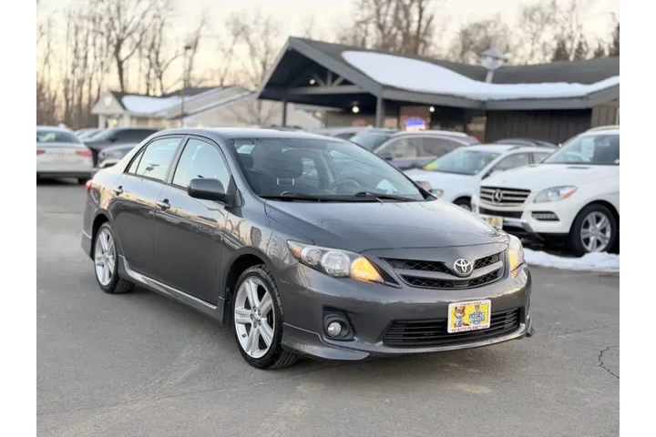 $10500 : 2013 Corolla S image 5