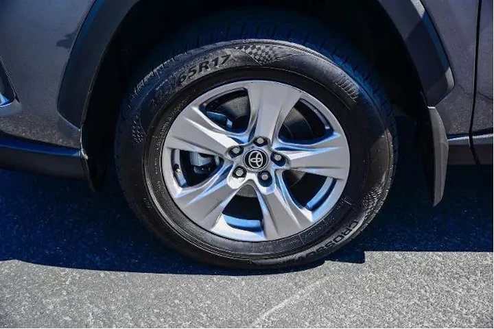 $26695 : Toyota RAV4 2022 XLE 4dr SUV image 9
