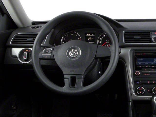 2013 Passat image 7