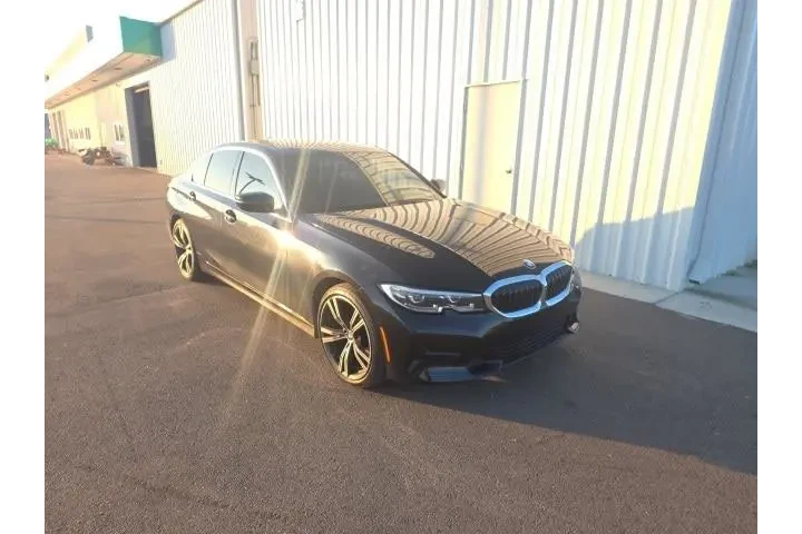 $27800 : BMW 3 Series 2022 330i 4dr S image 1