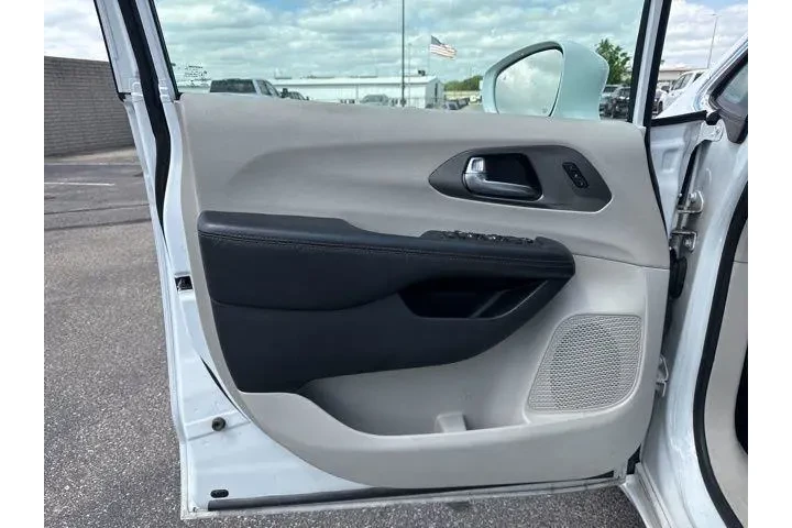 $17982 : Chrysler Pacifica 2020 Touri image 9