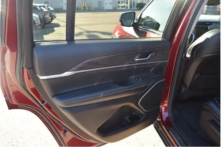 $31900 : Jeep Grand Cherokee L 2021 4 image 9