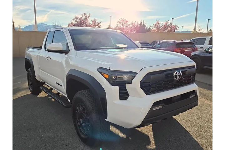 $37998 : Toyota Tacoma 2025 4x2 TRD P image 1