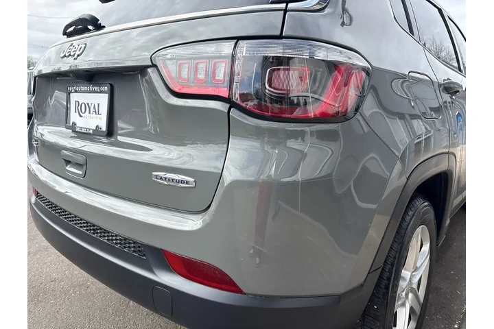 $25995 : 2023 Compass Latitude 4x4 image 10