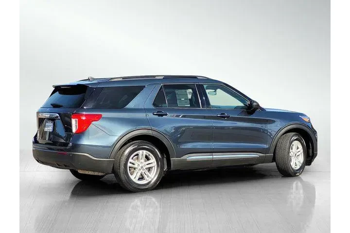 $29127 : Ford Explorer 2023 XLT 4dr S image 4