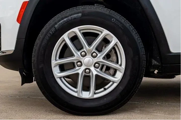 $29627 : Jeep Grand Cherokee L 2024 4 image 6