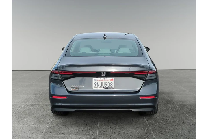 $27995 : Honda Accord 2024 LX 4dr Sed image 4