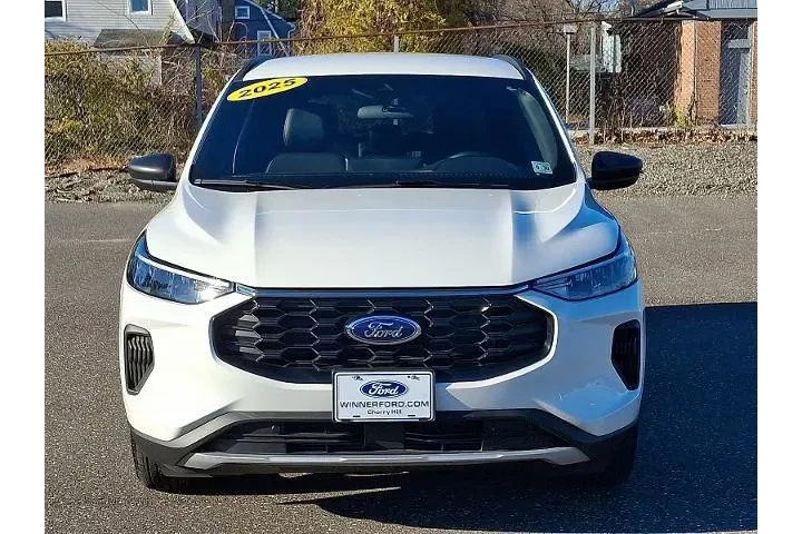 $32749 : Ford Escape 2025 ST-Line 4dr image 2