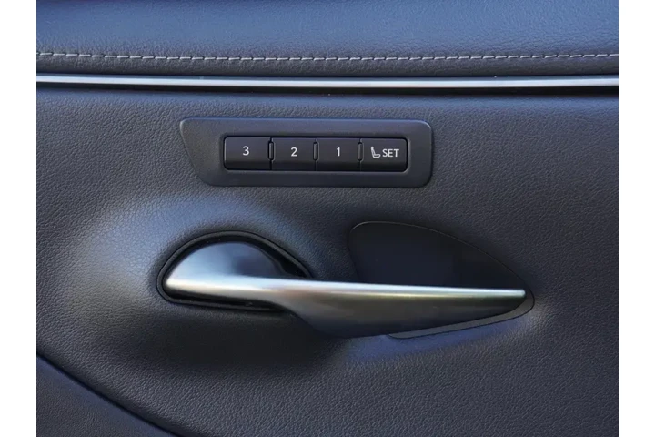 $22001 : Lexus ES 350 2019 F SPORT 4d image 8