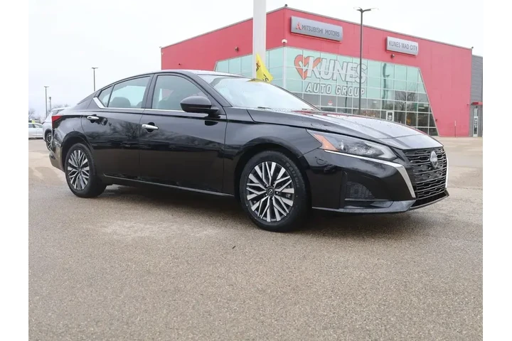 $20577 : Nissan Altima 2025 2.5 SV 4d image 2