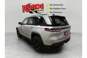 $31641 : Jeep Grand Cherokee 2023 4x4 thumbnail