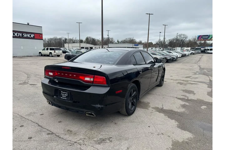 2013 Charger 4dr Sdn SE RWD image 2