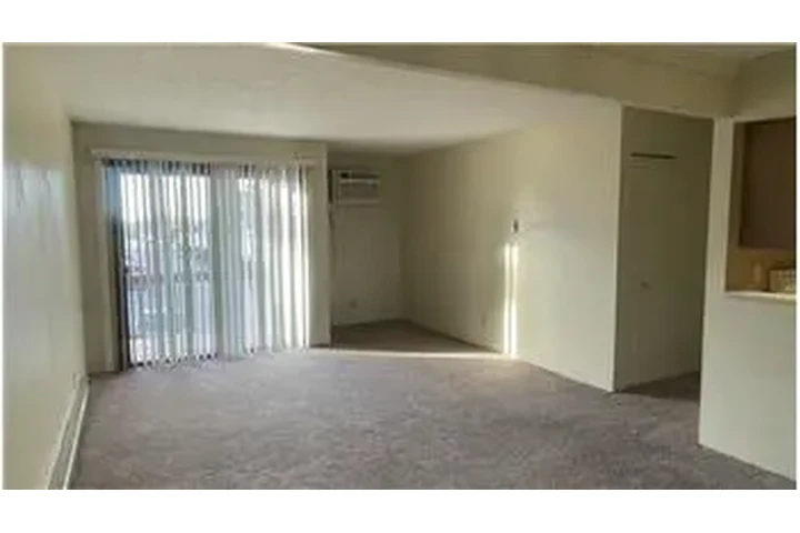 $850 : Rental property with 2 bedro image 4