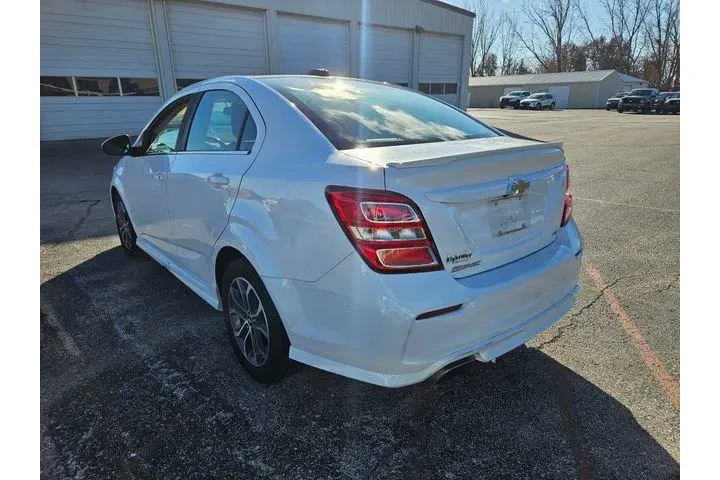 $8000 : Chevrolet Sonic 2017 LT Auto image 7