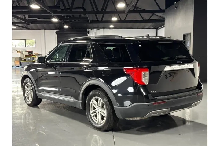 2022 Ford Explorer XLT Sport U image 3