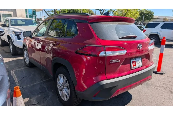 $27990 : 2025 Corolla Cross LE image 5
