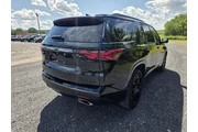 $38600 : Pre-Owned 2023 Traverse Premi thumbnail