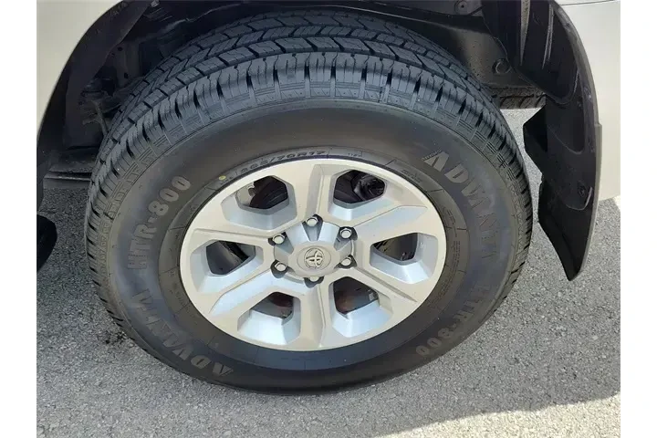 $33590 : Toyota 4Runner 2020 4x4 SR5 image 9