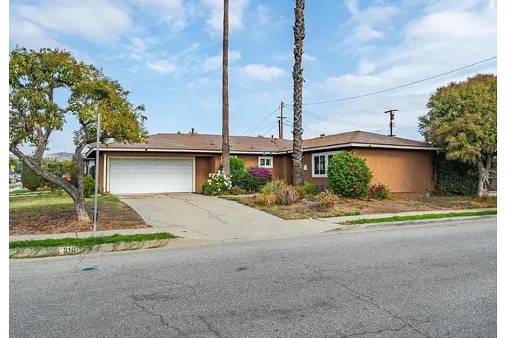 $1900 : Open concept from living room image 2