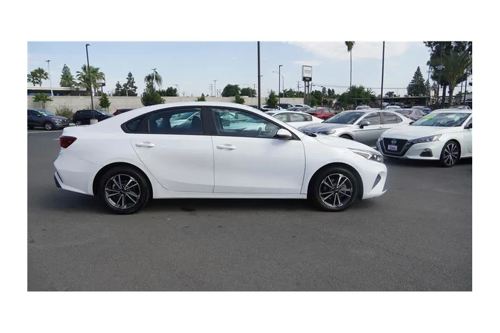 $17484 : 2023 Forte LXS image 5