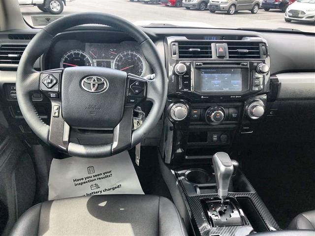 $31300 : PRE-OWNED 2018 TOYOTA 4RUNNER image 10