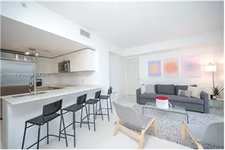 $4000 : Rental property with 1 bedro image 4