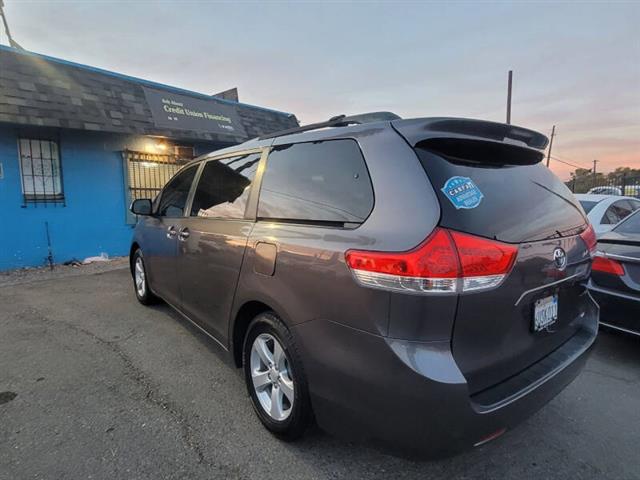 $10899 : 2012 Sienna LE 7-Passenger Au image 9