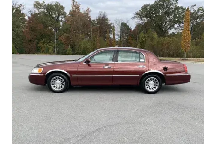 $7950 : 2002 TOWN CAR SIGNA image 4