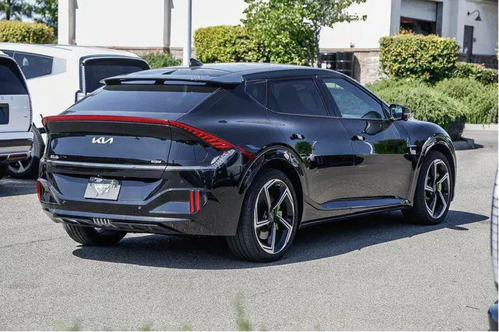 $29992 : Kia EV6 2023 AWD GT 4dr Cros image 5