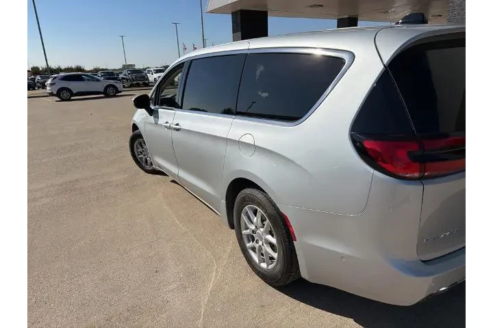 $26339 : Chrysler Pacifica 2023 Touri image 5