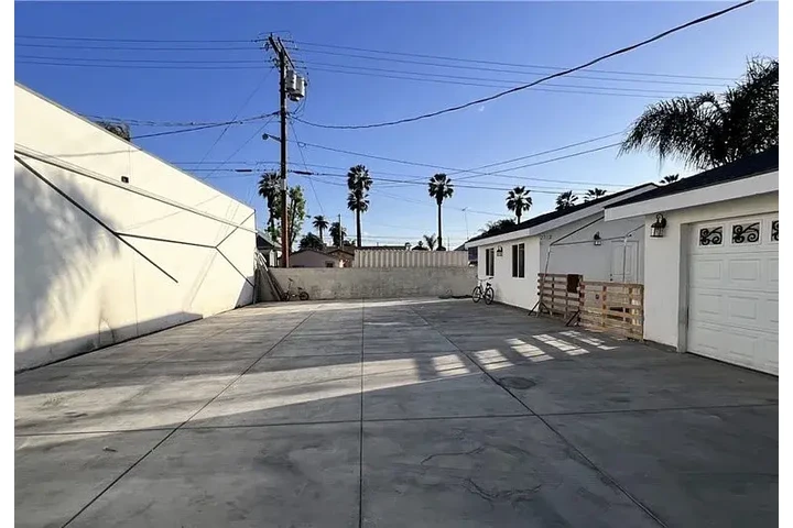 $1150 : Newly 1bd 1ba @ Riverside. image 5