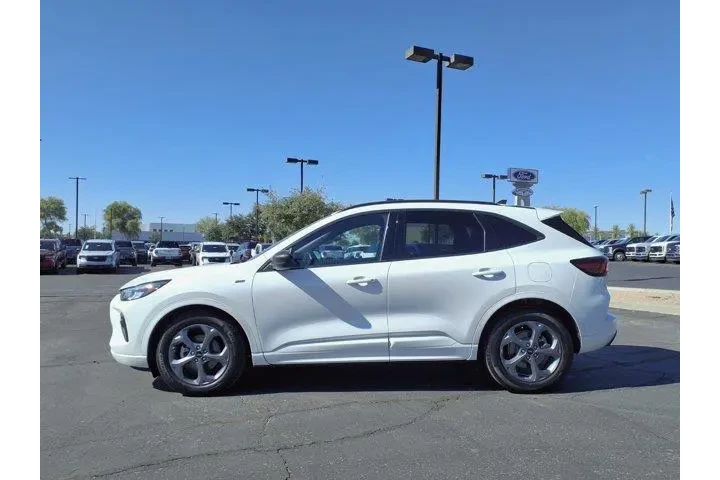 $22120 : Ford Escape 2023 ST-Line 4dr image 3