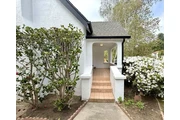 $2450 : 3Bed/2Bath House In Lynwood thumbnail