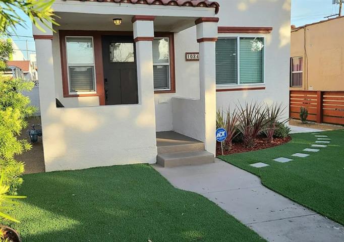 $2390 : Casa De renta🏠 Inglewood, CA image 1