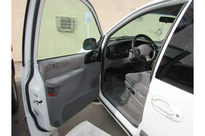 $4995 : 2000 Grand Caravan SE image 10