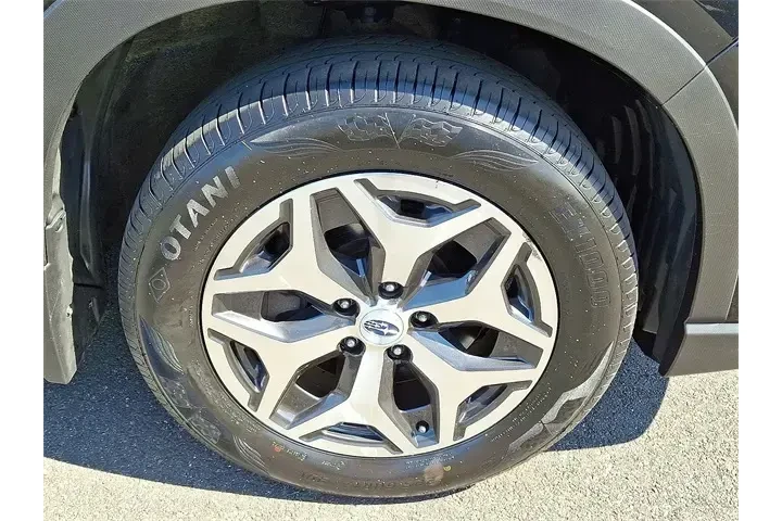 $19578 : Subaru Forester 2019 AWD Pre image 8